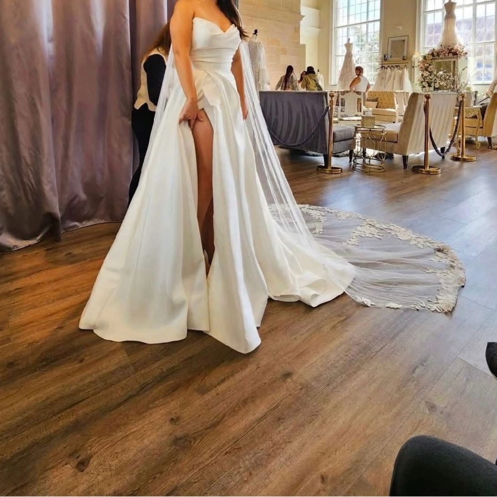 Elegant White Strapless Gown